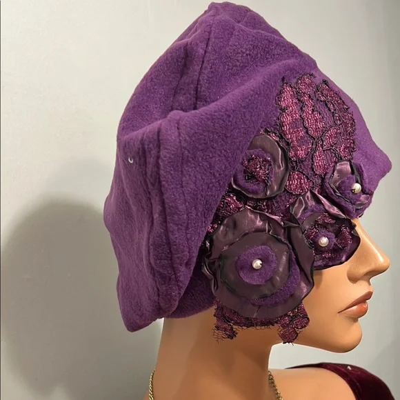 Chic Purple Beret with Floral Details display picture 3